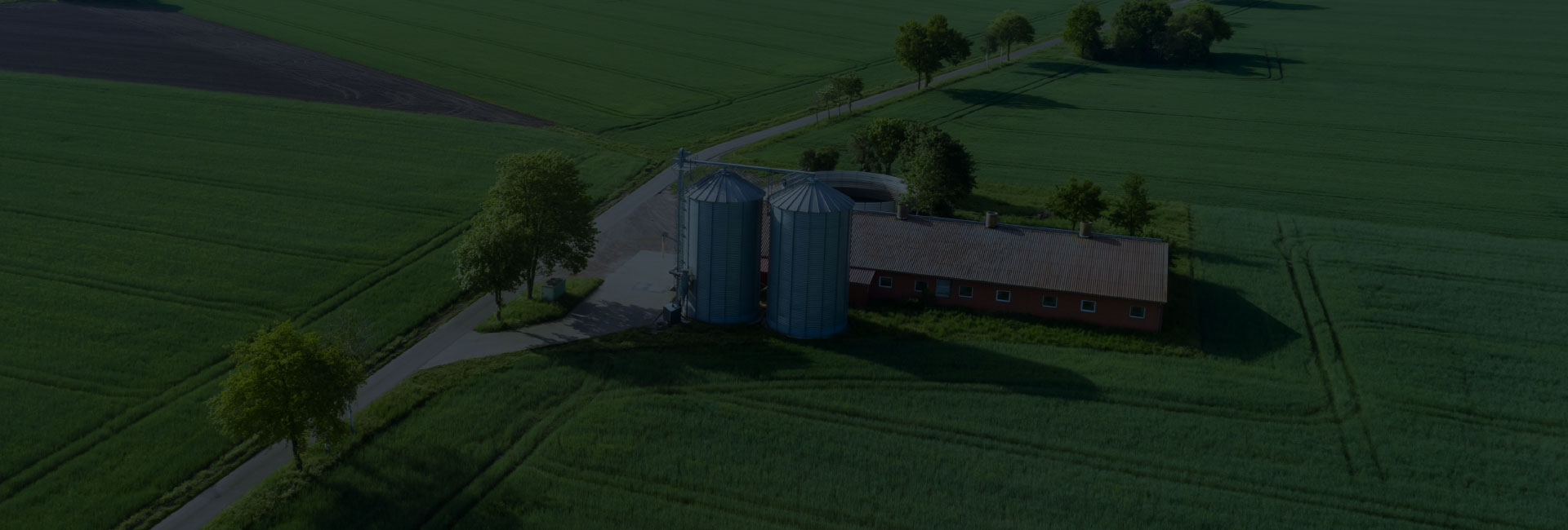 Silos im ländlichen Raum - Luftaufnahme